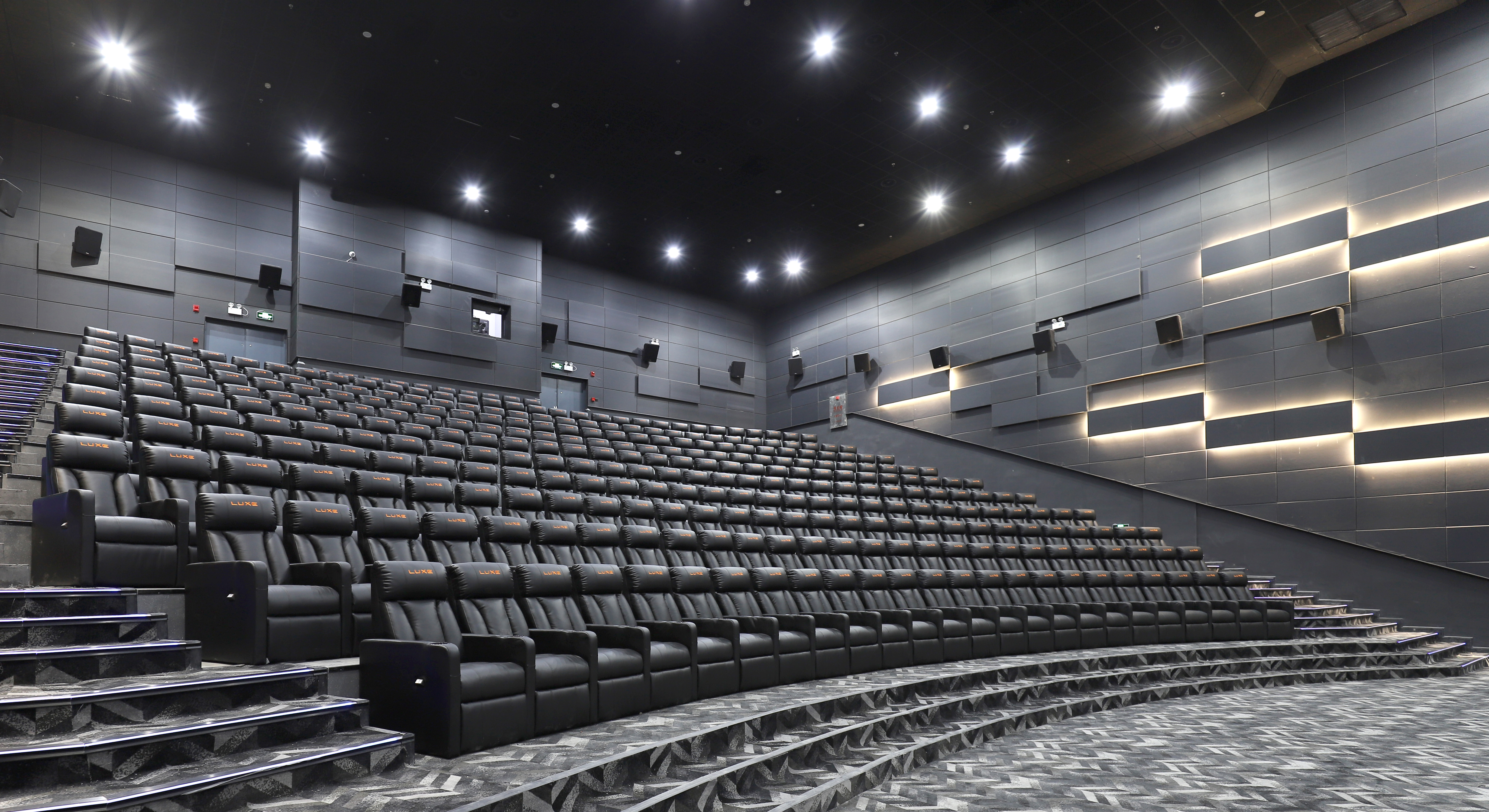 Кинотеатр с мягкими креслами
