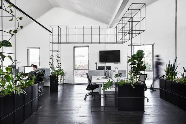 office designed in white and black 600x400